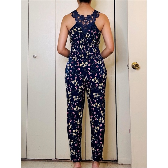 Floral Sleeveless Jumpsuit with Back Embroidery Detail NEW Small - Picture 8 of 10